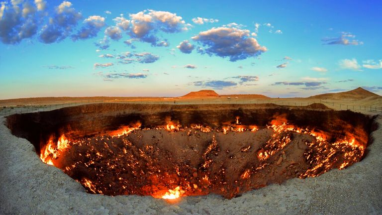 ۱. دروازه جهنم (The Door to Hell) - ترکمنستان