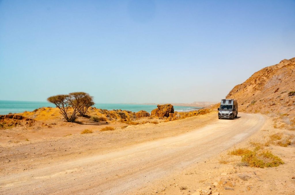 از کدام بندر با ماشین به قشم برویم؟