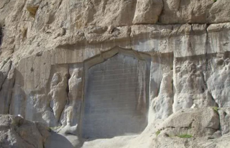 نقش برجسته مهرداد دوم اشکانی بیستون
