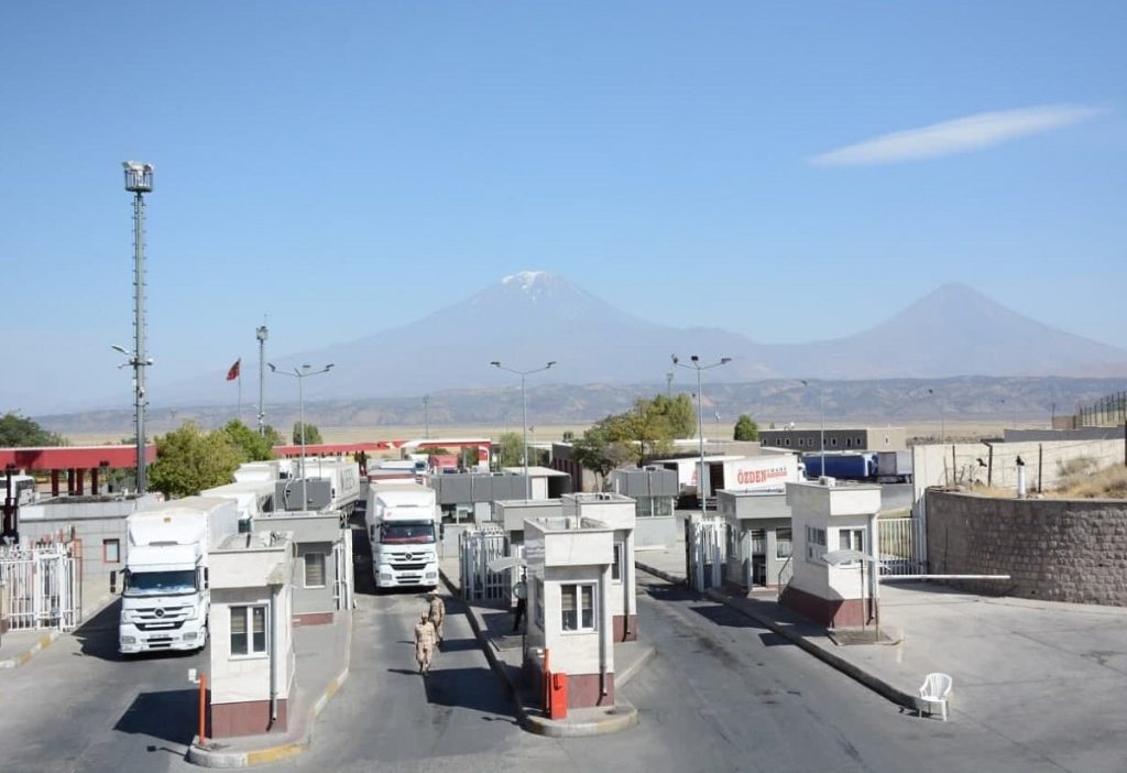 مرز بازرگان کجاست؟
