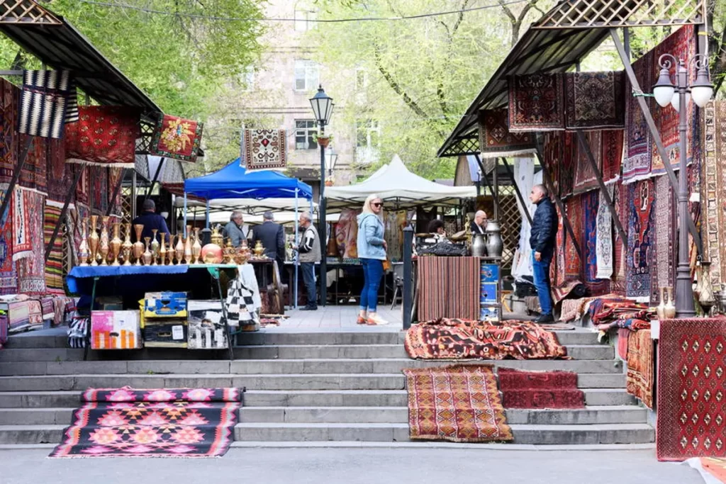 بازار ورنیساژ ایروان